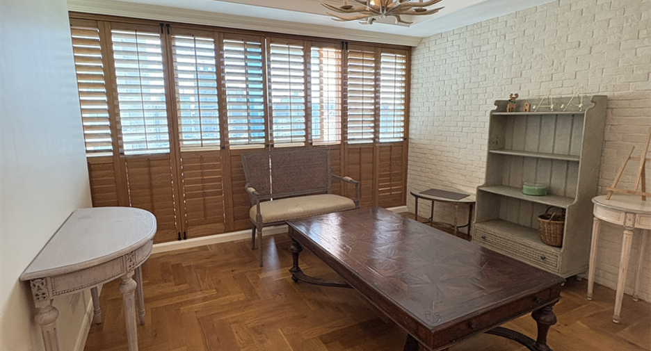 Wohnung zur Miete mit 3 Zimmer in Pathum Wan, Bangkok