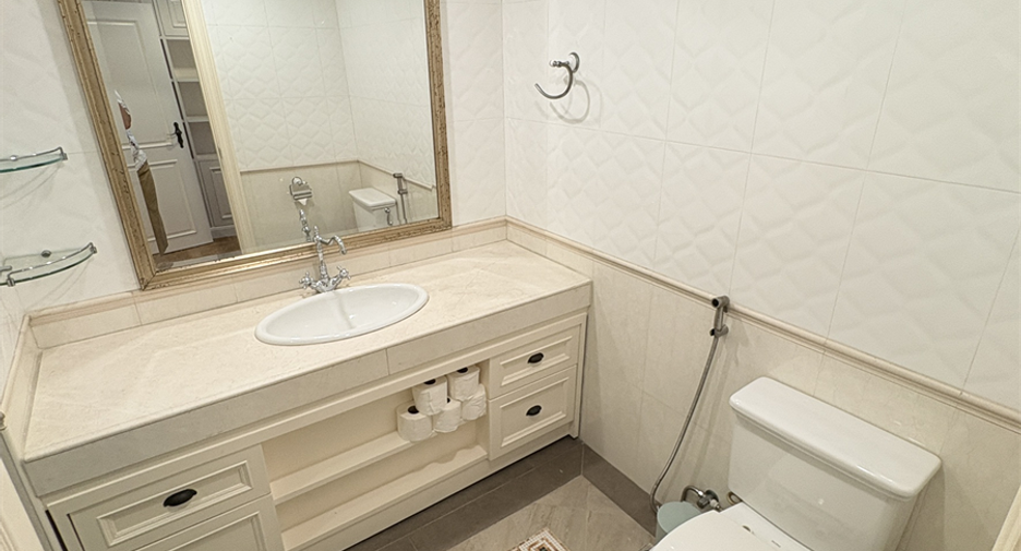 Wohnung zur Miete mit 3 Zimmer in Pathum Wan, Bangkok