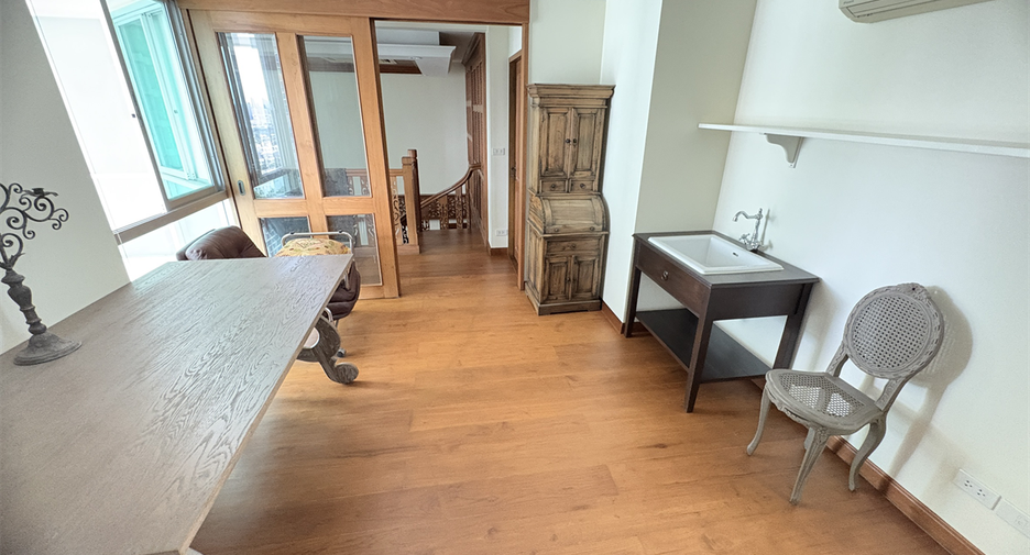 Wohnung zur Miete mit 3 Zimmer in Pathum Wan, Bangkok