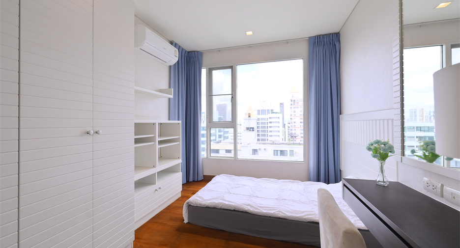 For rent 4 bedrooms condo in Watthana, Bangkok