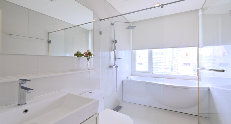 For rent 4 bedrooms condo in Watthana, Bangkok