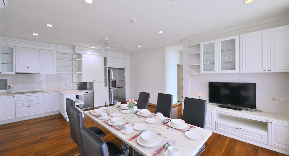 For rent 4 bedrooms condo in Watthana, Bangkok