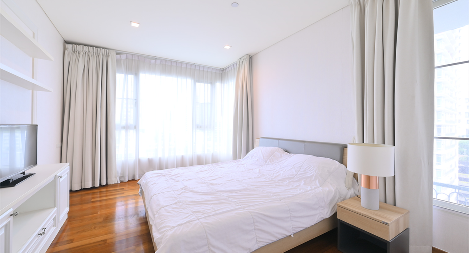 For rent 4 bedrooms condo in Watthana, Bangkok