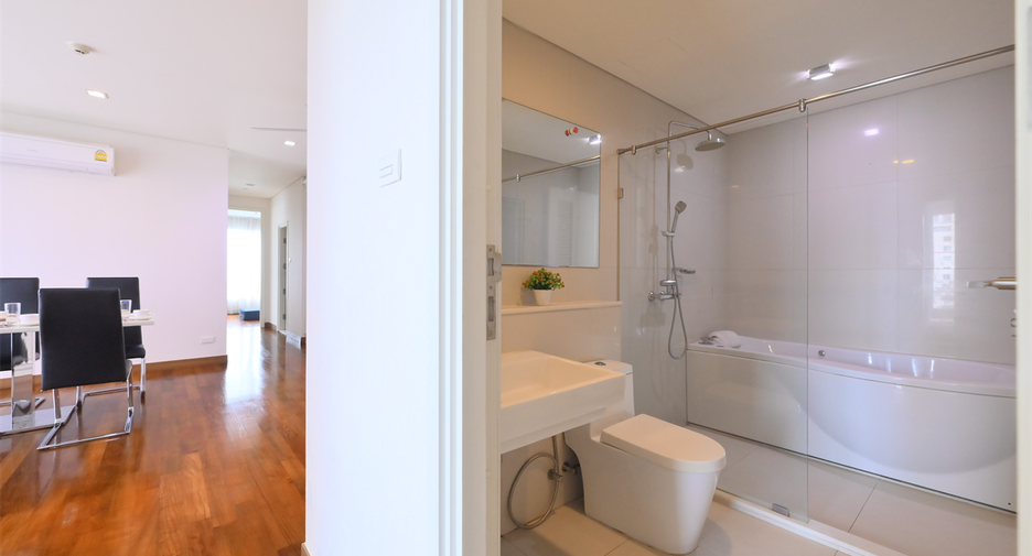 For rent 4 bedrooms condo in Watthana, Bangkok