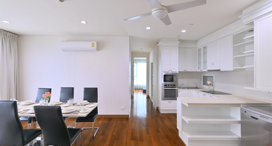 For rent 4 bedrooms condo in Watthana, Bangkok