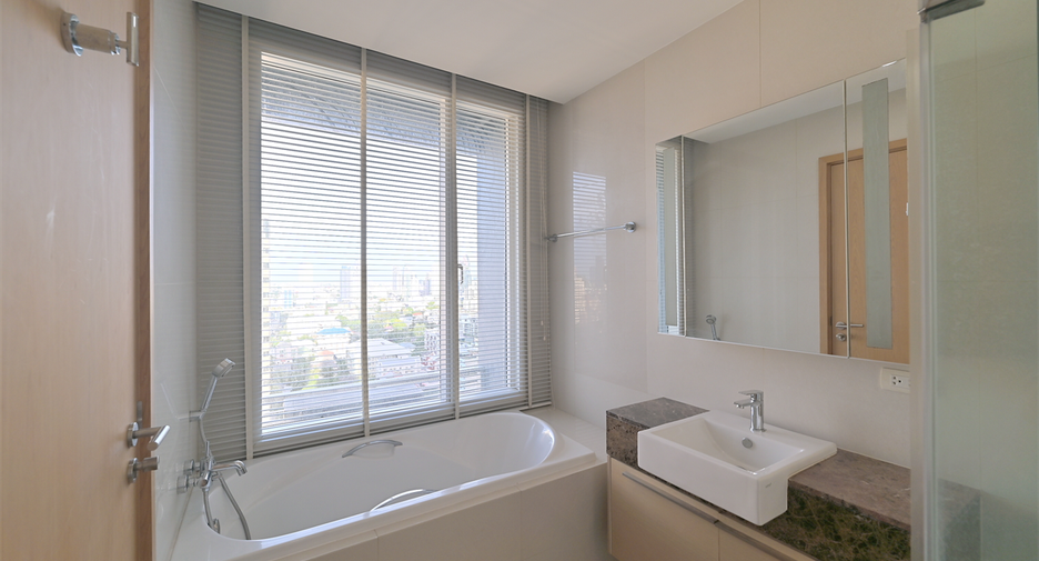 For rent 2 bedrooms condo in Khlong Toei, Bangkok