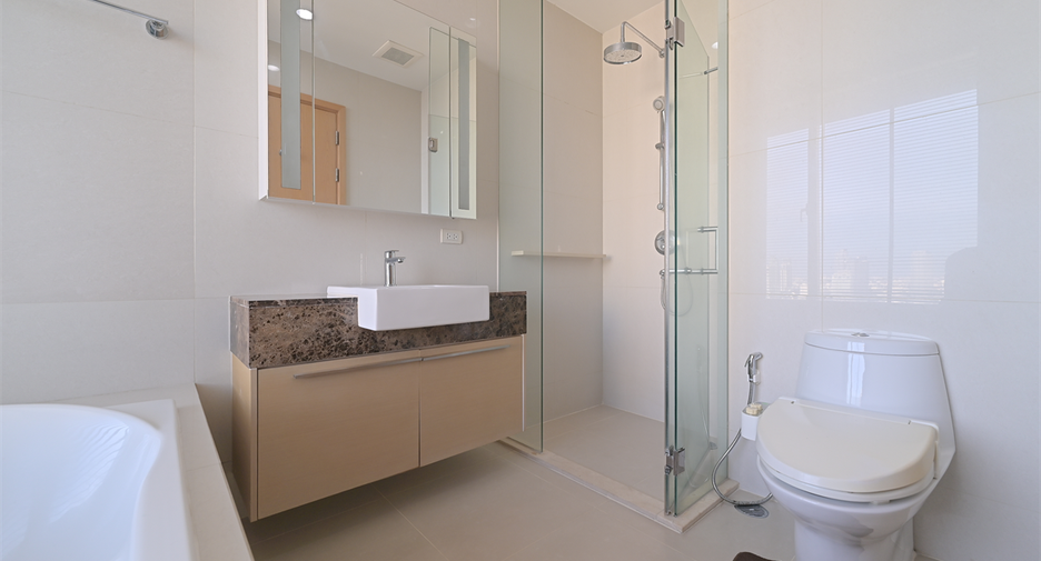 For rent 2 bedrooms condo in Khlong Toei, Bangkok