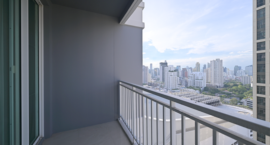 For rent 2 bedrooms condo in Khlong Toei, Bangkok