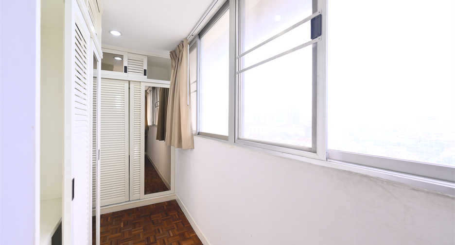 For rent 3 ベッドルーム condo in Watthana, Bangkok