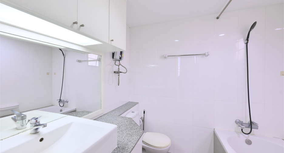 For rent 3 ベッドルーム condo in Watthana, Bangkok