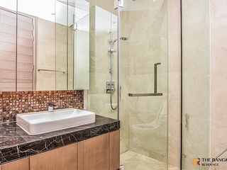 For rent 2 bedrooms condo in Pathum Wan, Bangkok