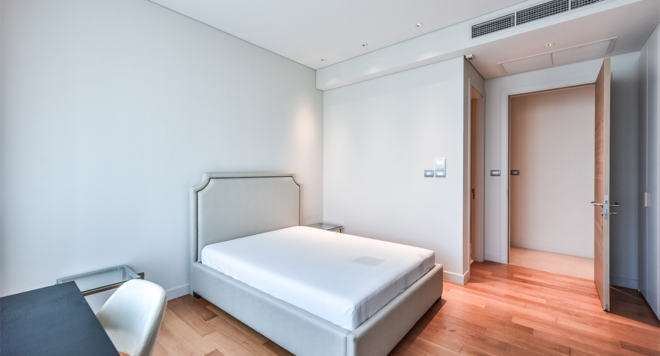 For rent 2 bedrooms condo in Pathum Wan, Bangkok