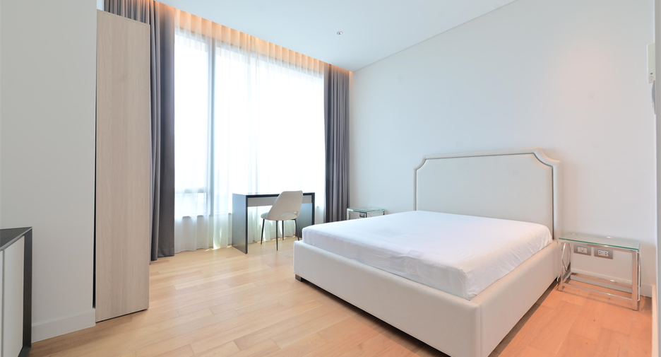 For rent 2 bedrooms condo in Pathum Wan, Bangkok