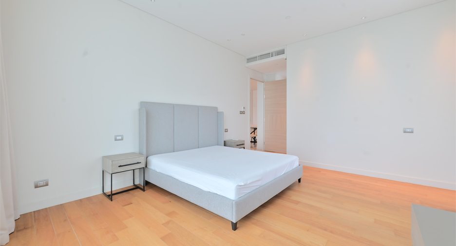 For rent 2 bedrooms condo in Pathum Wan, Bangkok