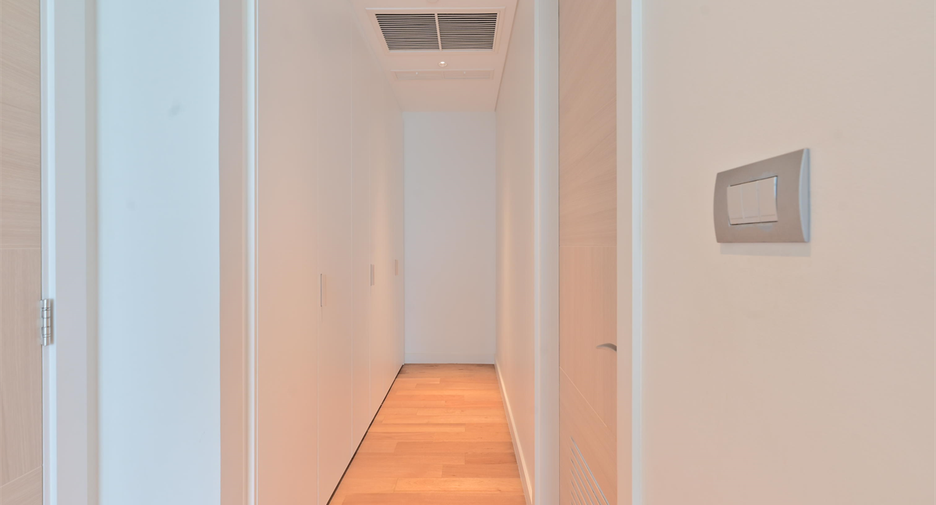For rent 2 bedrooms condo in Pathum Wan, Bangkok