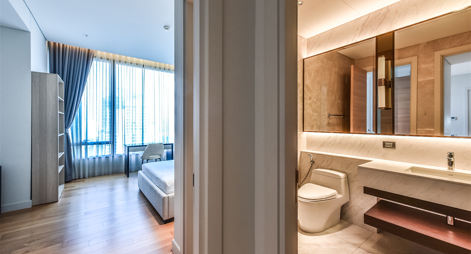 For rent 2 bedrooms condo in Pathum Wan, Bangkok