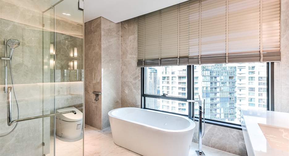 For rent 2 bedrooms condo in Pathum Wan, Bangkok