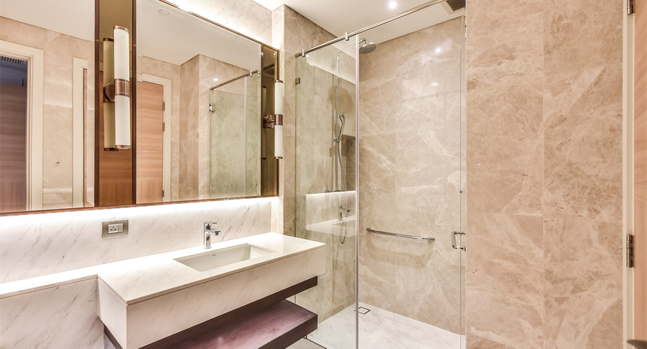 For rent 2 bedrooms condo in Pathum Wan, Bangkok