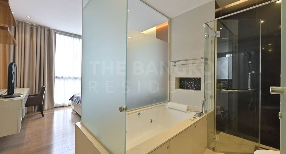 For rent 2 bedrooms condo in Khlong Toei, Bangkok