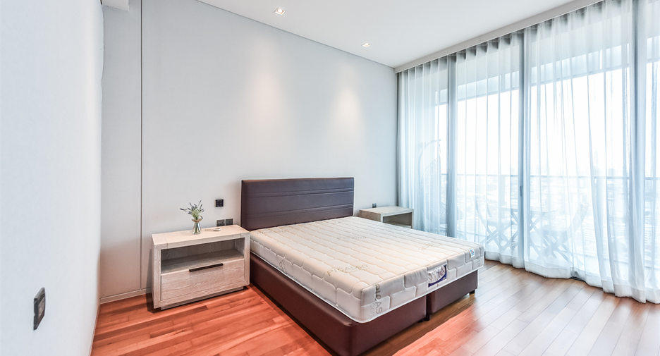 For rent 3 bedrooms condo in Khlong San, Bangkok