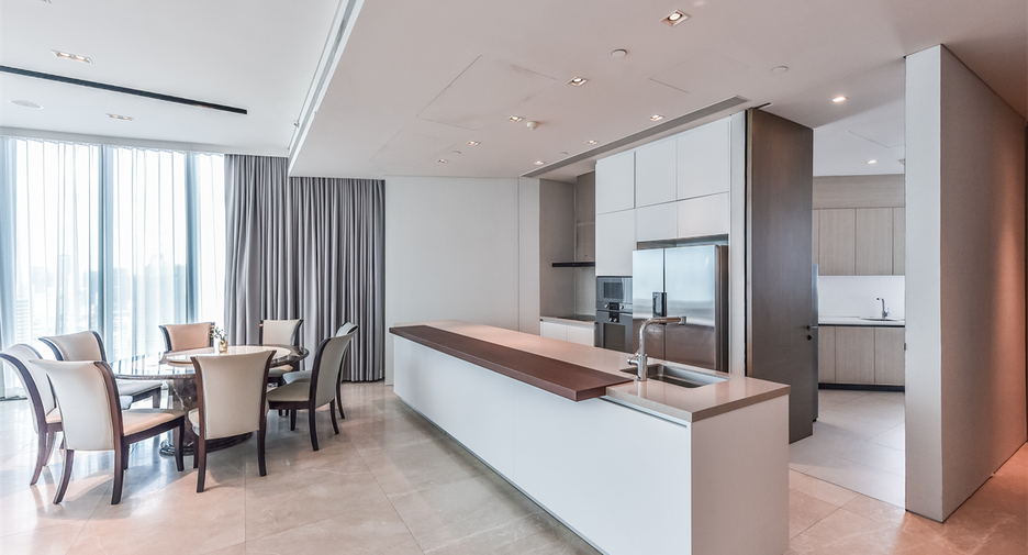 For rent 3 bedrooms condo in Khlong San, Bangkok