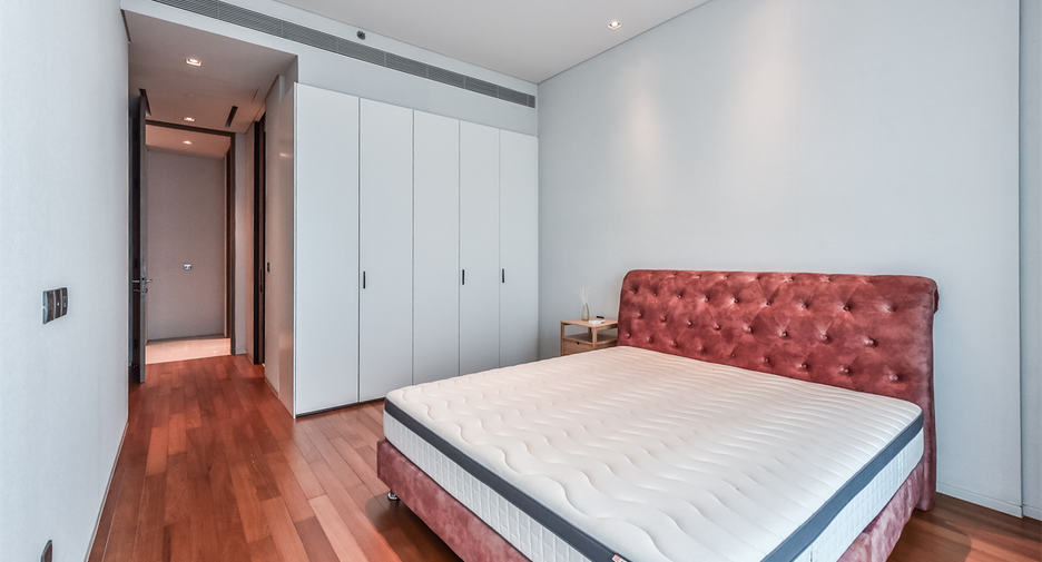 For rent 3 bedrooms condo in Khlong San, Bangkok