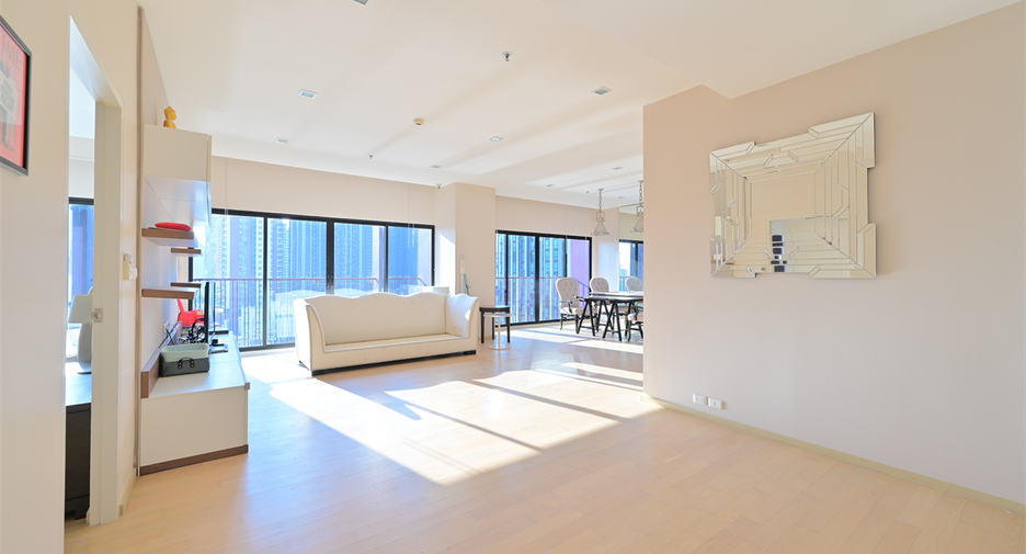 For rent 4 ベッドルーム condo in Khlong Toei, Bangkok