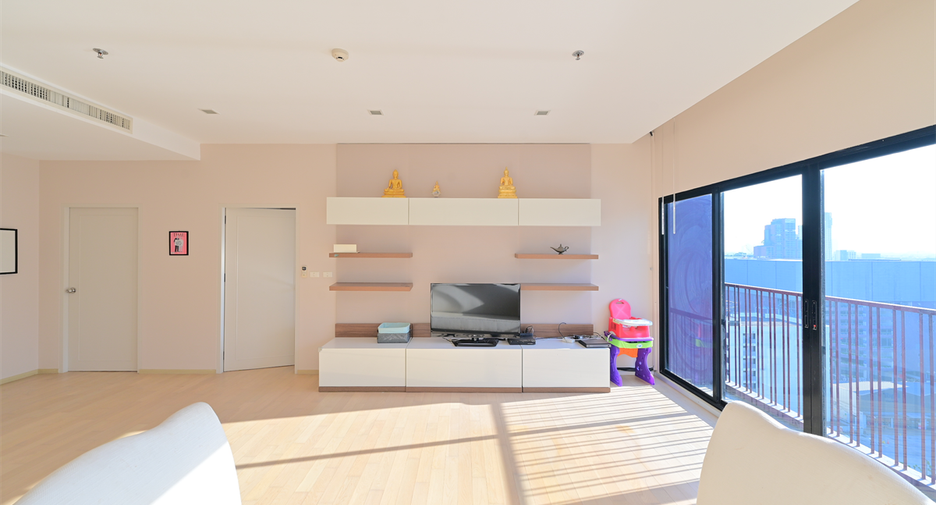 For rent 4 ベッドルーム condo in Khlong Toei, Bangkok
