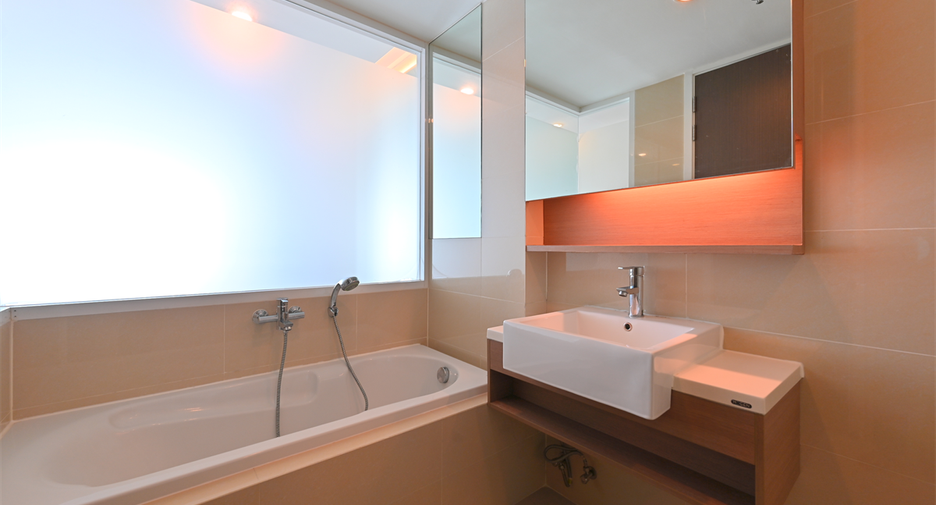 For rent 3 bedrooms condo in Watthana, Bangkok