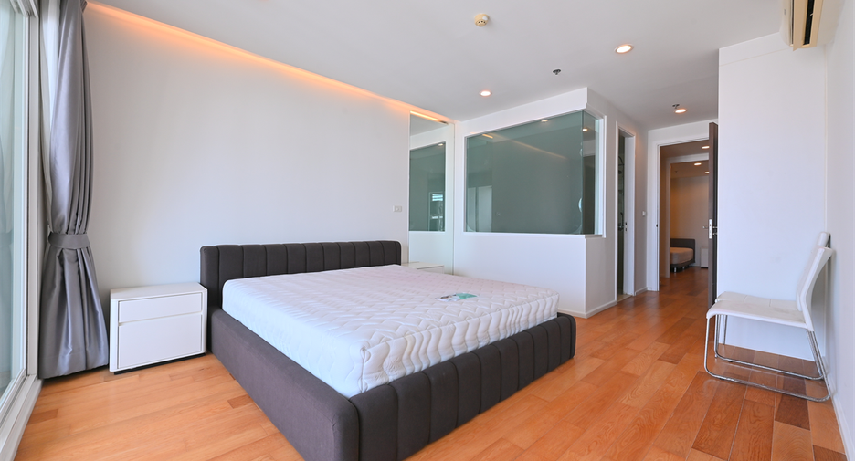 For rent 3 bedrooms condo in Watthana, Bangkok