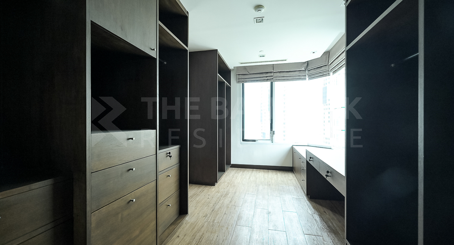 For rent 4 bedrooms condo in Khlong Toei, Bangkok