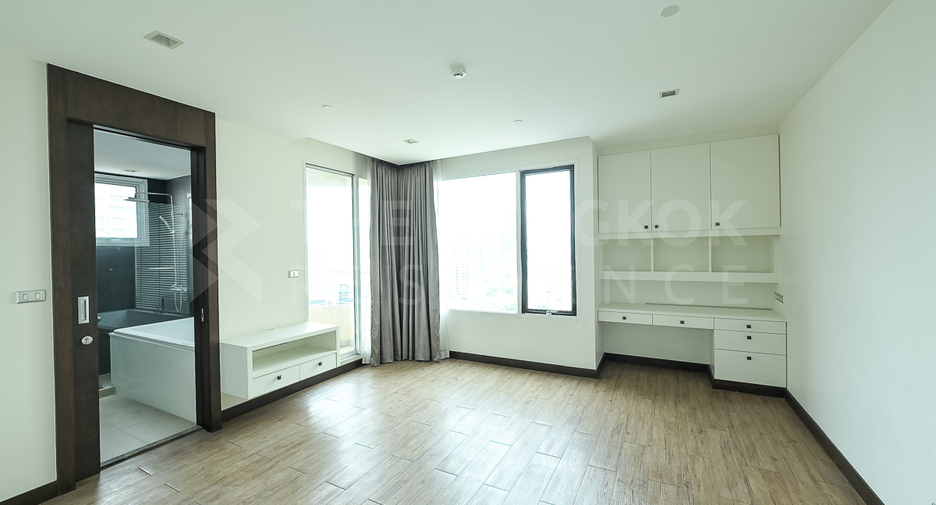For rent 4 bedrooms condo in Khlong Toei, Bangkok