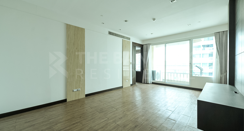 For rent 4 bedrooms condo in Khlong Toei, Bangkok