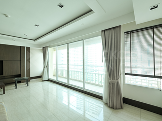 Condo en alquiler de 4 habitaciones en Khlong Toei, Bangkok