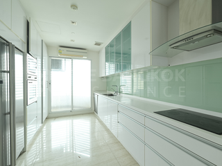 Condo en alquiler de 4 habitaciones en Khlong Toei, Bangkok