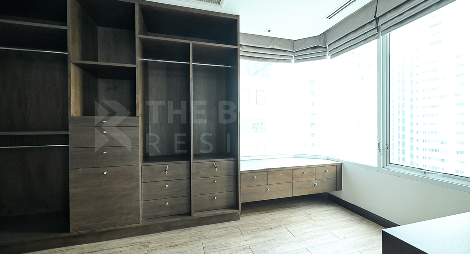 For rent 4 bedrooms condo in Khlong Toei, Bangkok