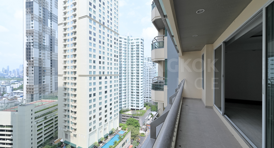 For rent 4 bedrooms condo in Khlong Toei, Bangkok