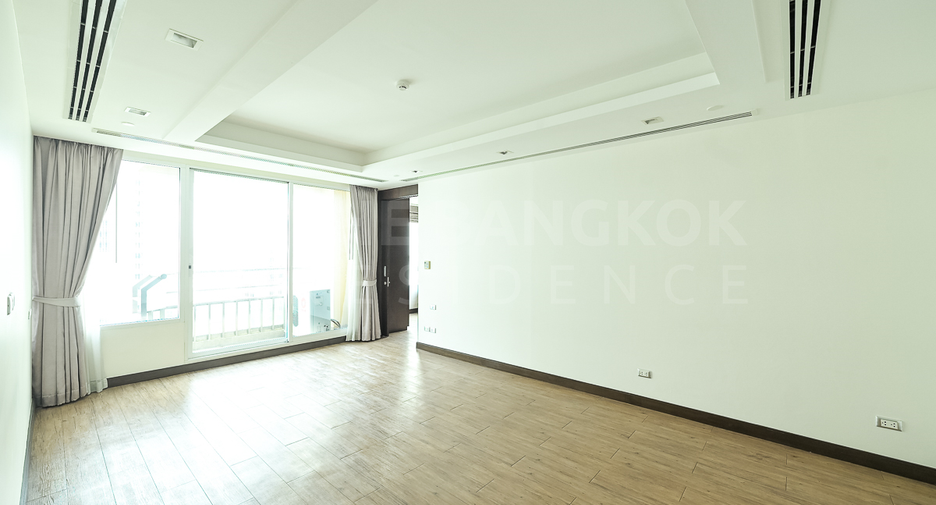 For rent 4 bedrooms condo in Khlong Toei, Bangkok