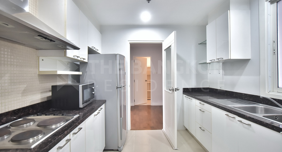 Condo en alquiler de 3 habitaciones en Khlong Toei, Bangkok