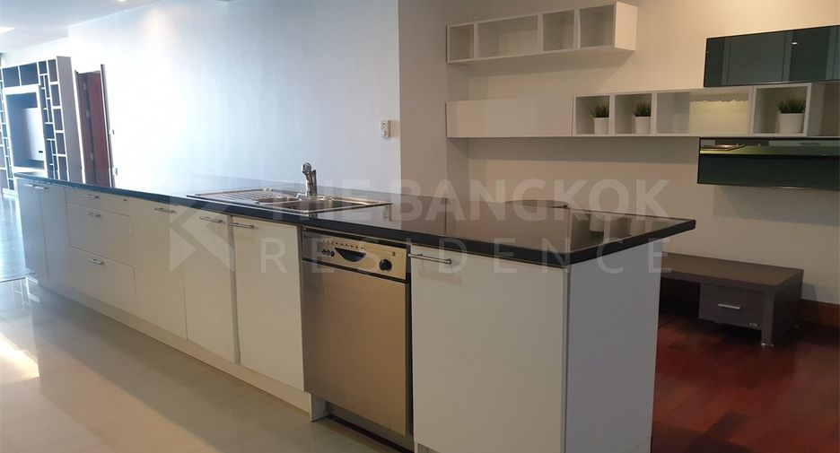 For rent 2 bedrooms condo in Sathon, Bangkok