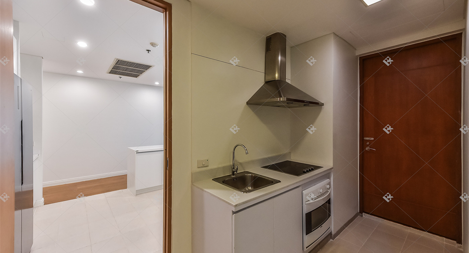 For rent 3 bedrooms condo in Sathon, Bangkok
