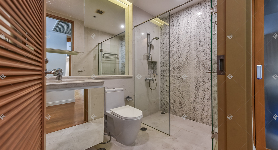 For rent 3 bedrooms condo in Sathon, Bangkok