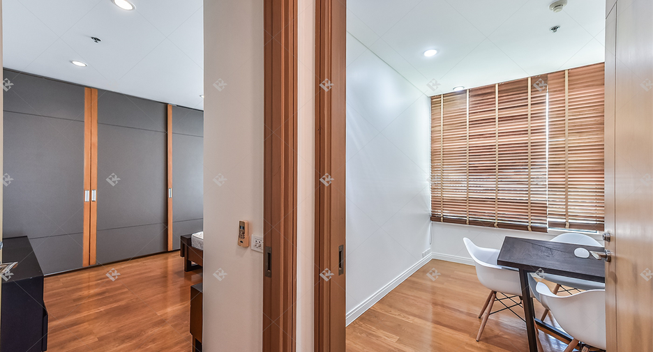 For rent 3 bedrooms condo in Sathon, Bangkok
