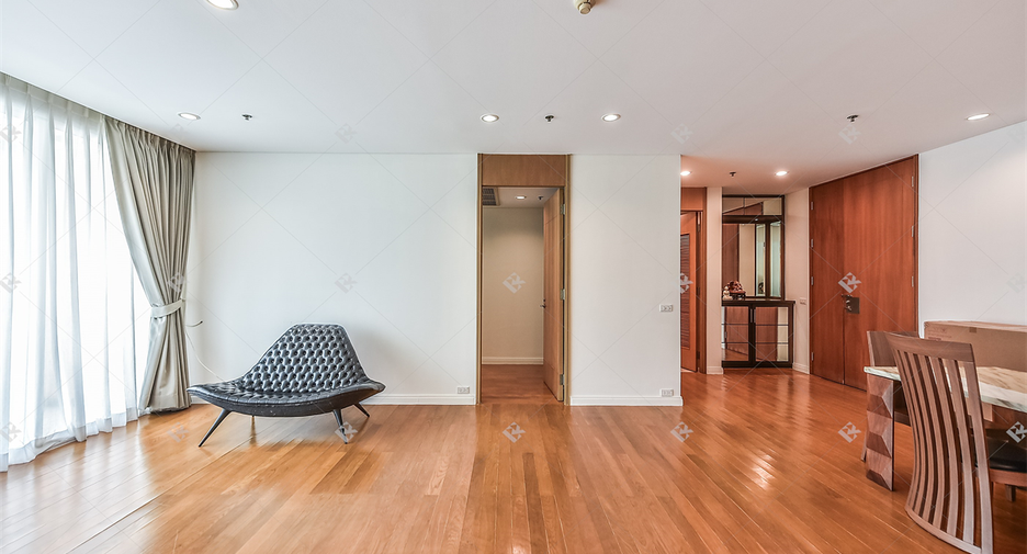 For rent 3 bedrooms condo in Sathon, Bangkok