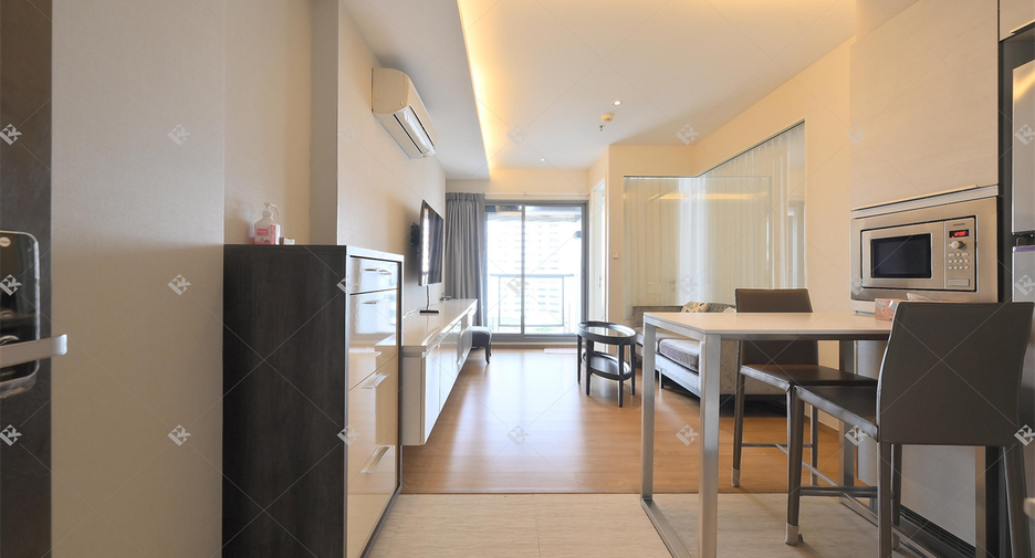 For rent 1 bed condo in Watthana, Bangkok