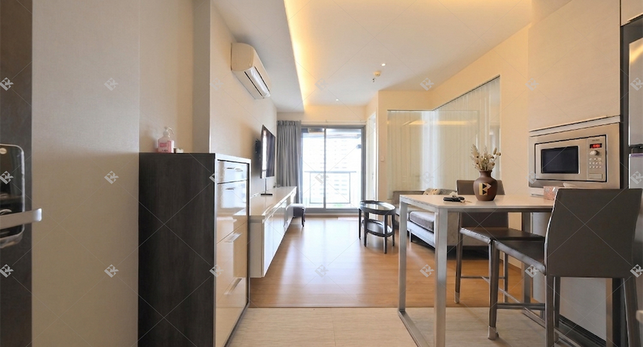For rent 1 bed condo in Watthana, Bangkok