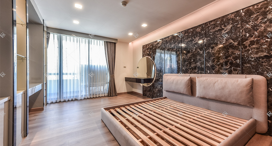 Condo en alquiler de 3 habitaciones en Pathum Wan, Bangkok