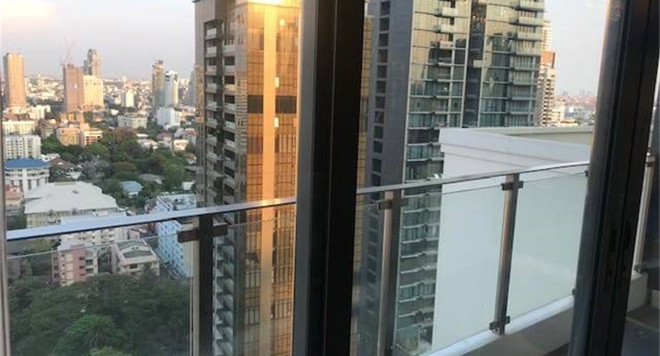 Condo en alquiler de 3 habitaciones en Khlong Toei, Bangkok