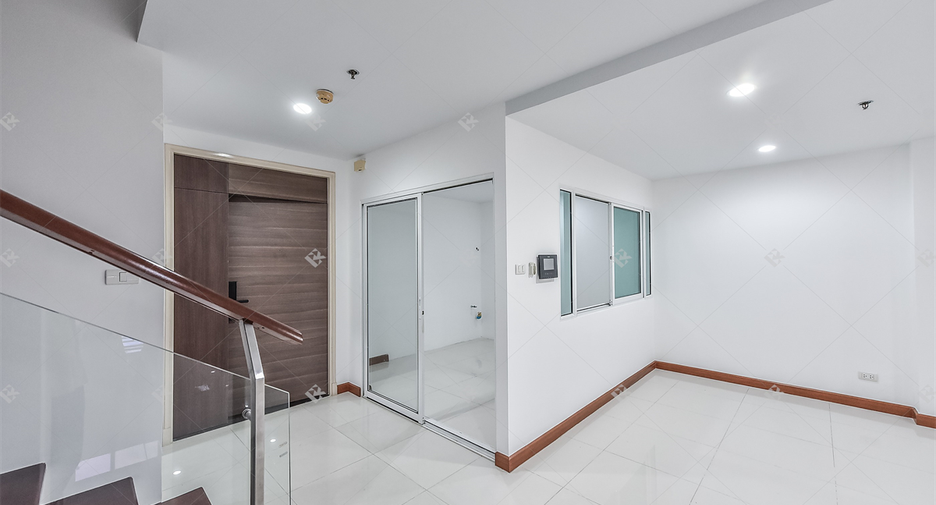 Wohnung zur Miete mit 3 Zimmer in Yan Nawa, Bangkok