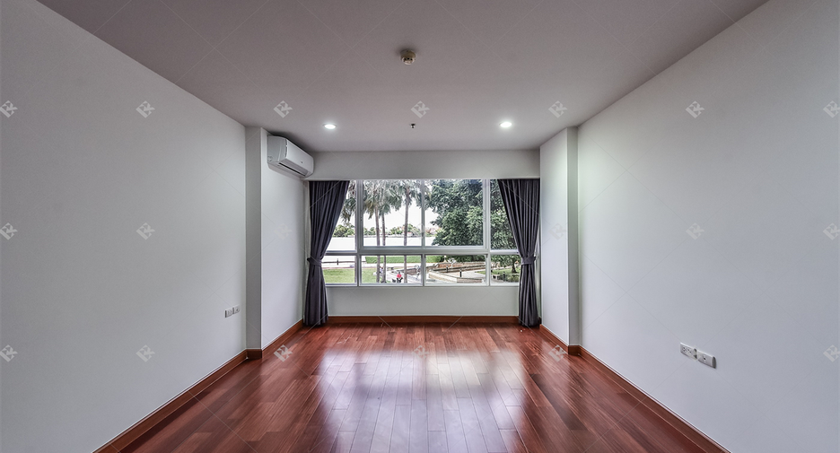 Wohnung zur Miete mit 3 Zimmer in Yan Nawa, Bangkok